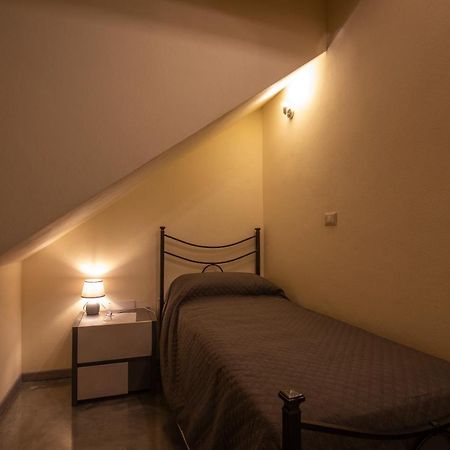 Via Cavour 19, Appartamento Del Conte Iglesias Luaran gambar