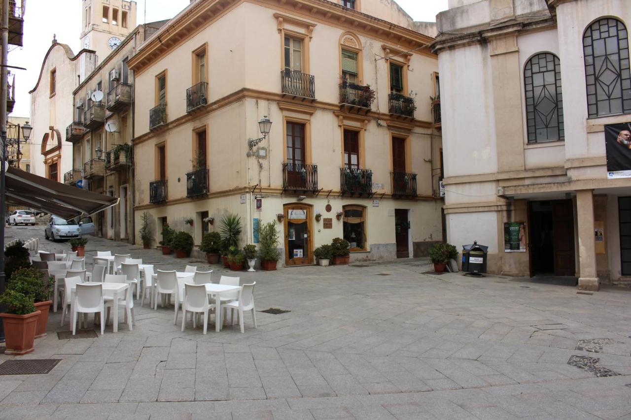 Via Cavour 19, Appartamento Del Conte Iglesias Luaran gambar