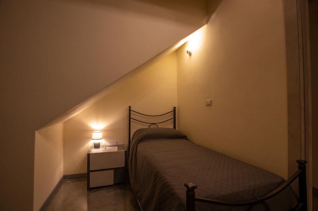 Via Cavour 19, Appartamento Del Conte Iglesias Luaran gambar