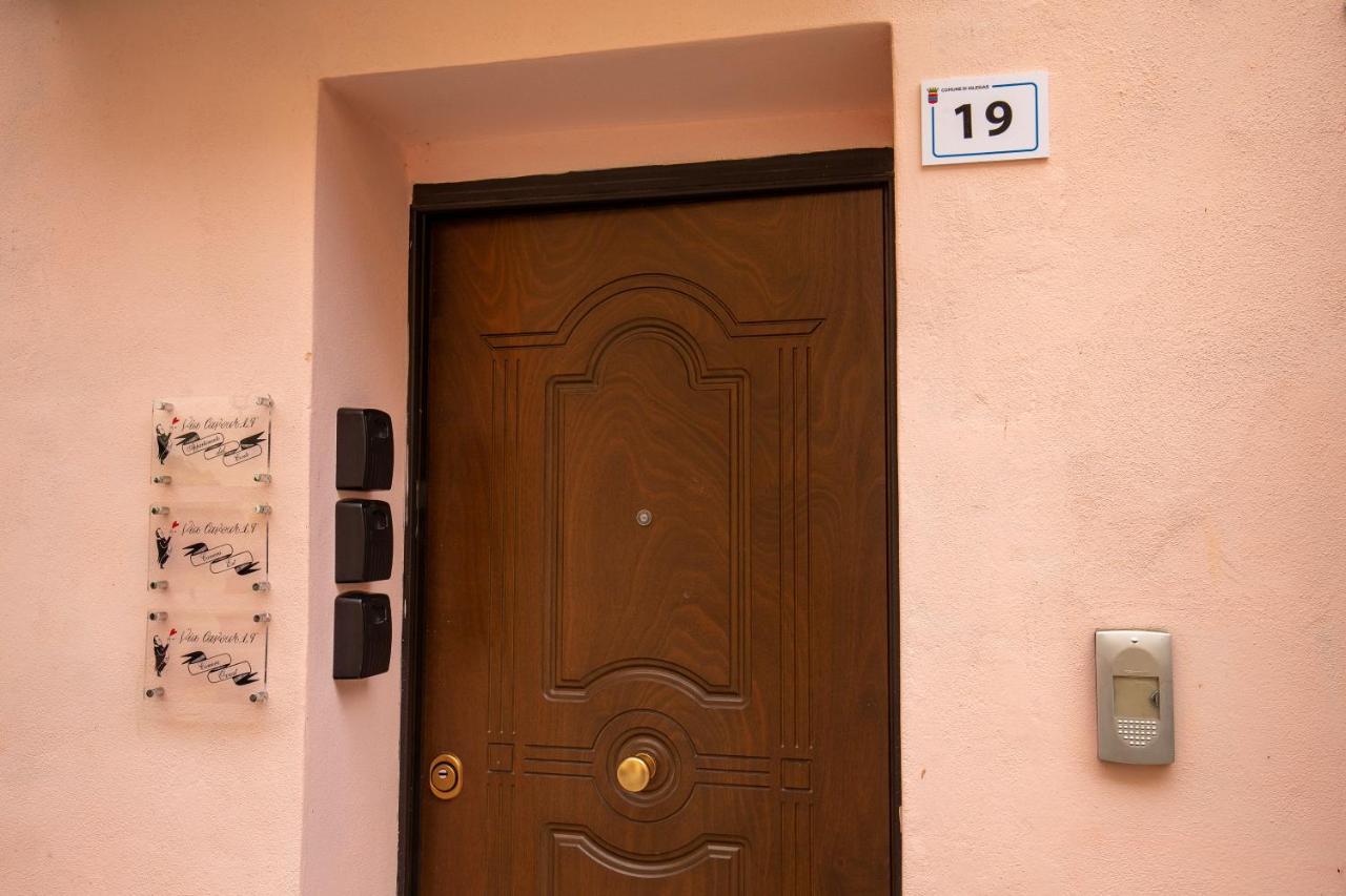Via Cavour 19, Appartamento Del Conte Iglesias Luaran gambar
